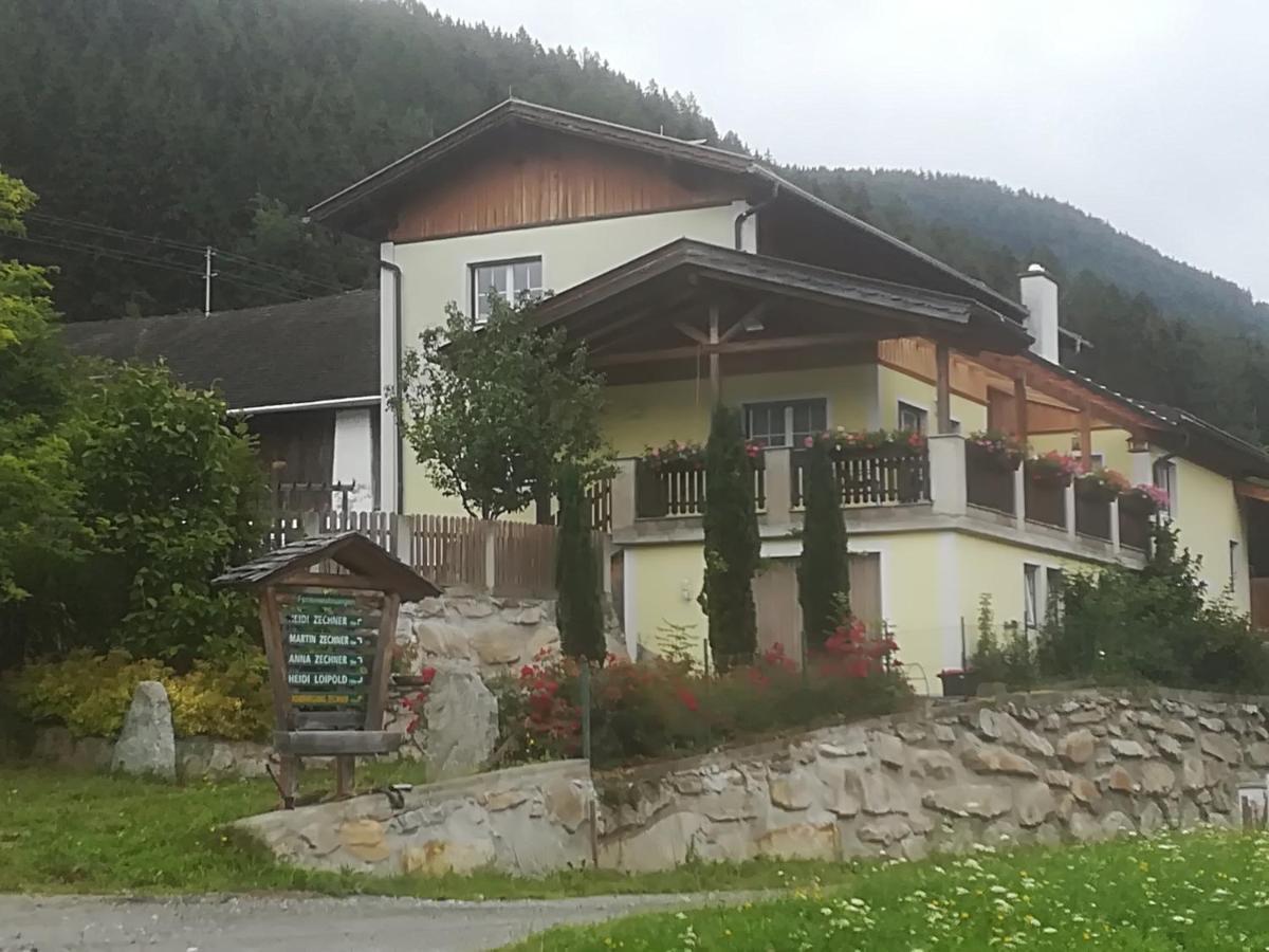 Am Bauernhof Zechner Heidi Flattach