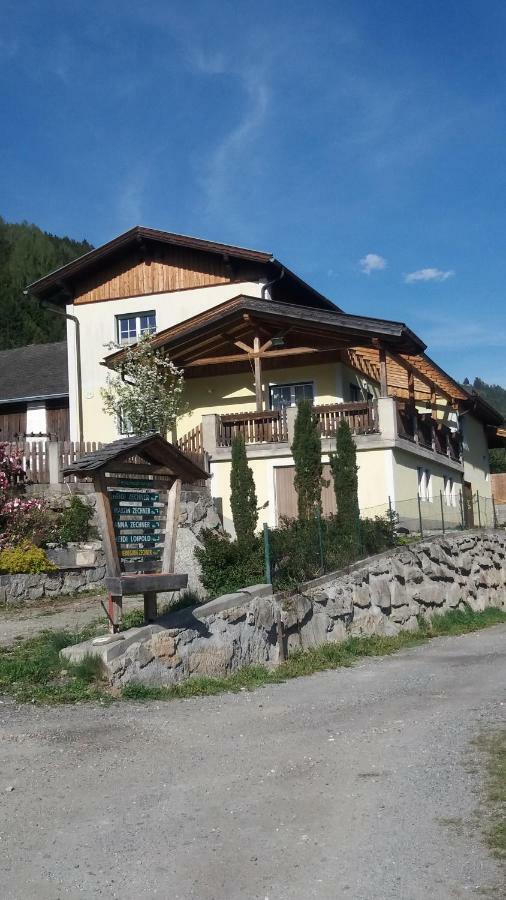 Am Bauernhof Zechner Heidi Flattach
