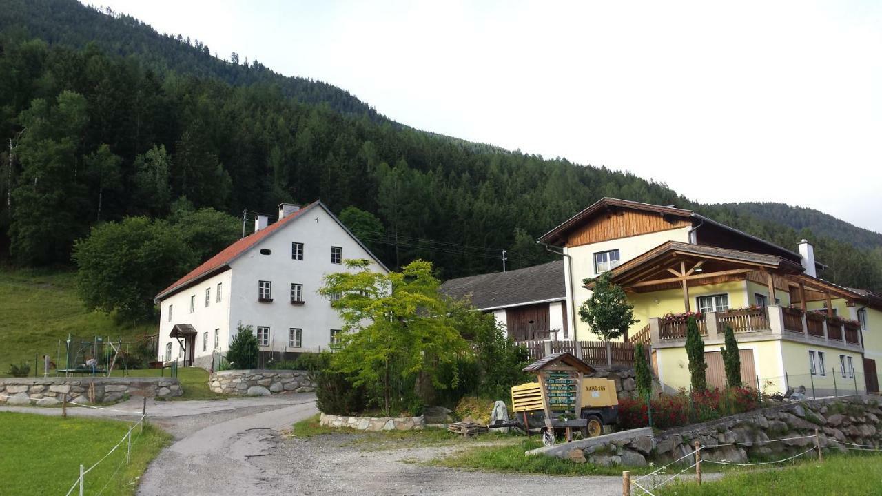 Am Bauernhof Zechner Heidi * Flattach